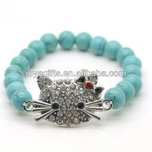 Turquoise 8MM Perles rondes Stretch Gemstone Bracelet avec Diamante en alliage tête de chat Pièce